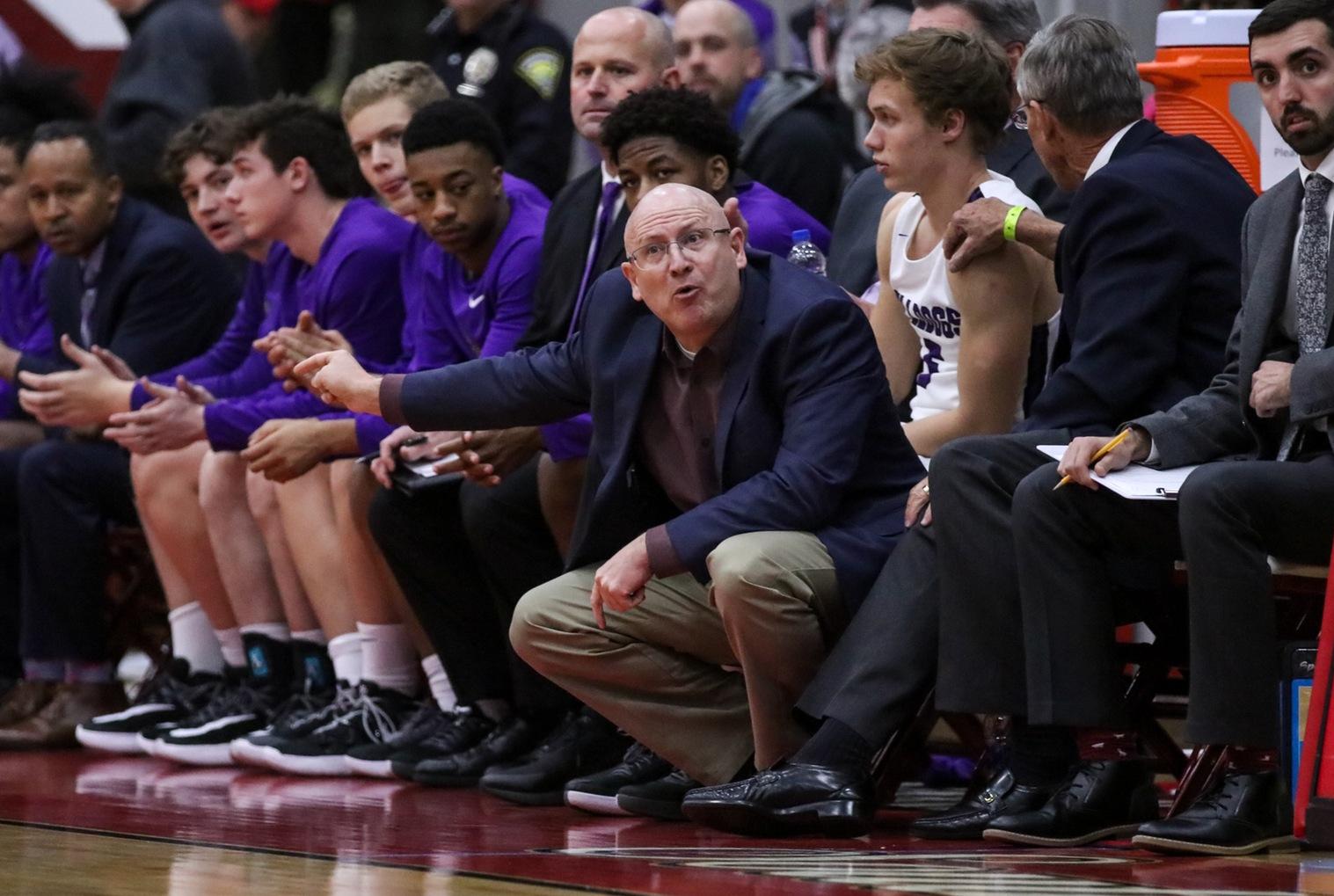 No. 9 @bhsdogsbhoops look to carry momentum back home against Noblesville