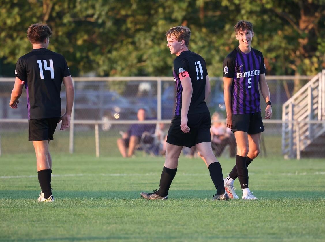 Boys soccer ties in first HCC match of the season