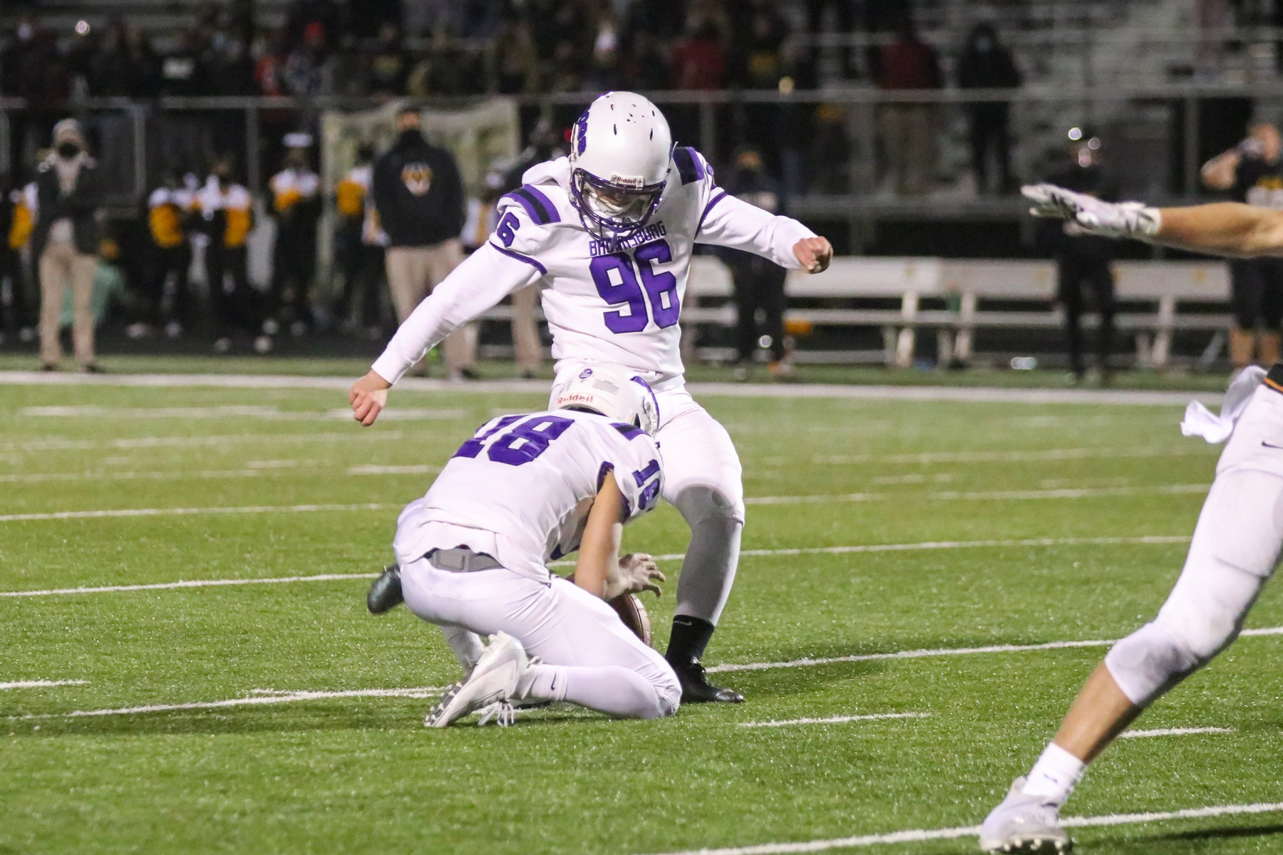 Late field goal lifts No.4 Football over Avon in Sectional, 34-31