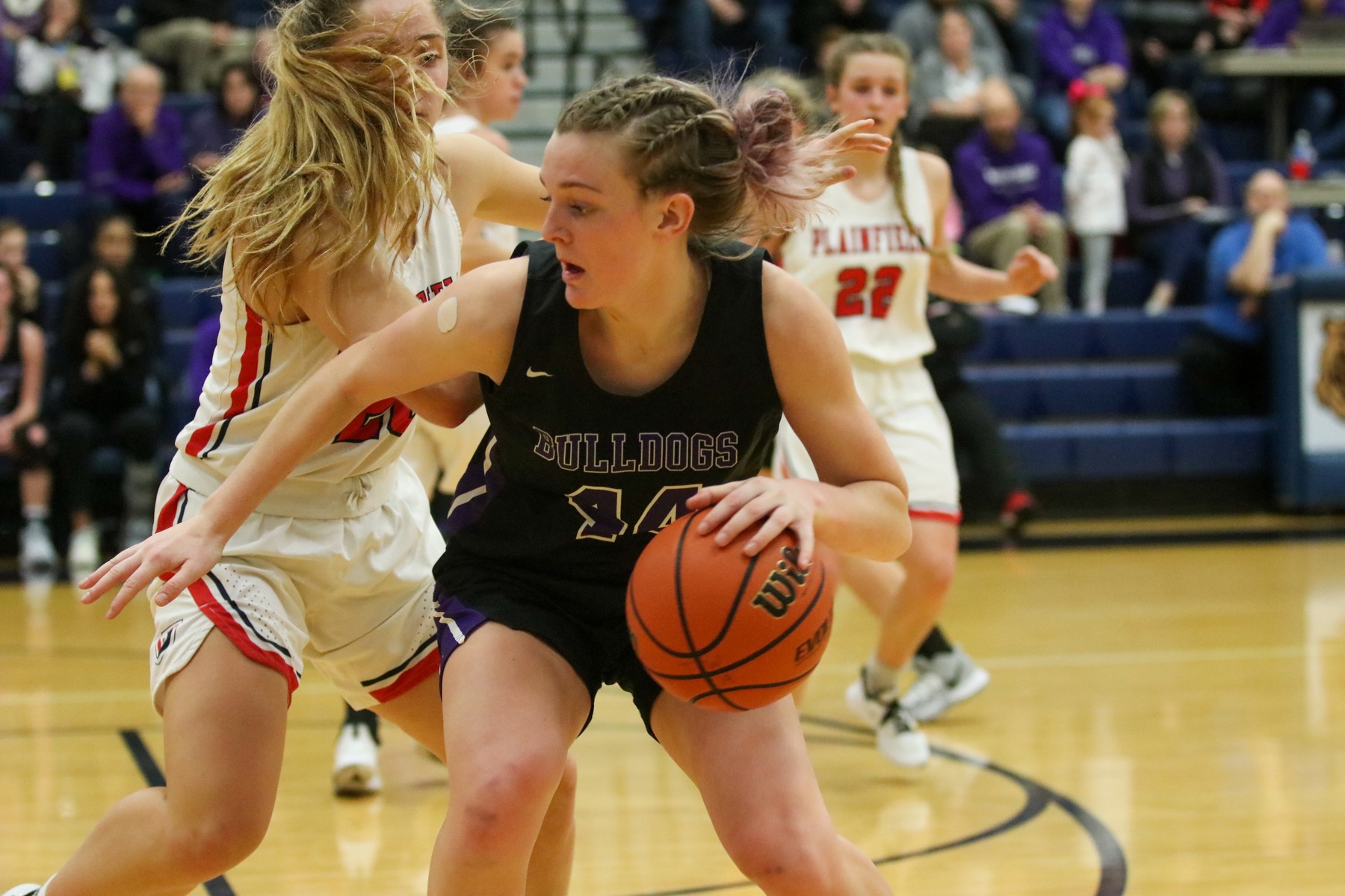 No.11/18 @bhsdogsghoops staves off Mooresville in Sectional opener, 51-42