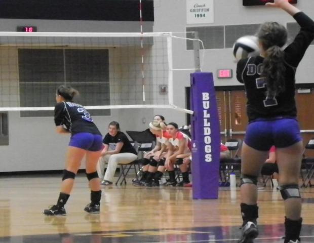 Volleyball Sweeps Tri-West