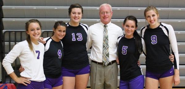 Volleyball Celebrates Seniors with a Win